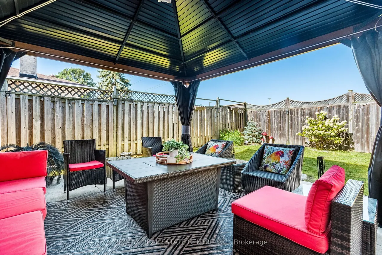 114 Parkwood Crescent — photo 45