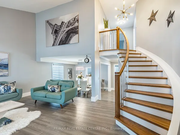 114 Parkwood Crescent