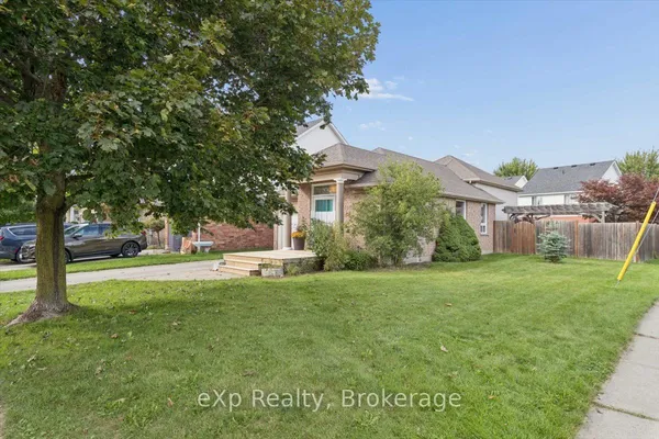 64 Buckthorn Crescent — photo 2
