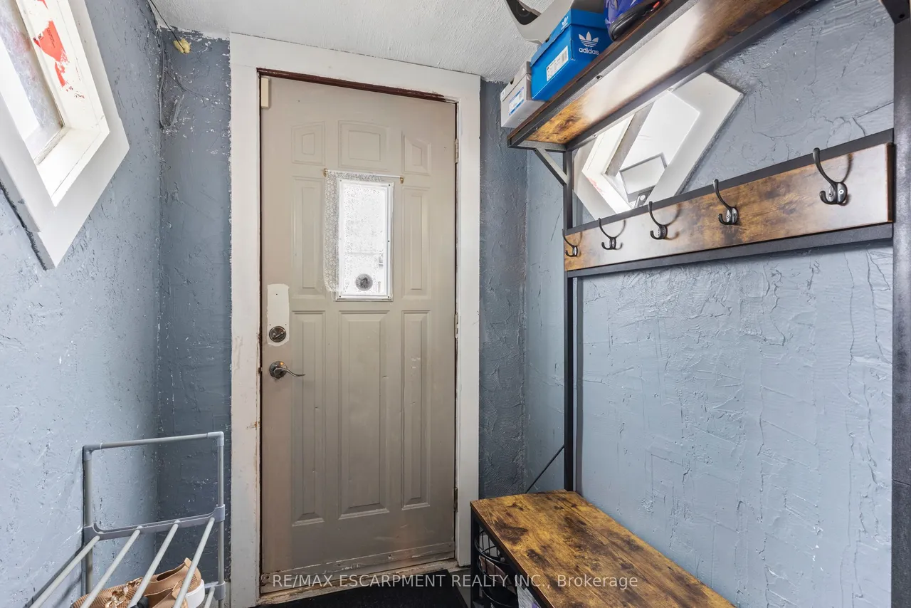 4774 Saint Clair Avenue — photo 2