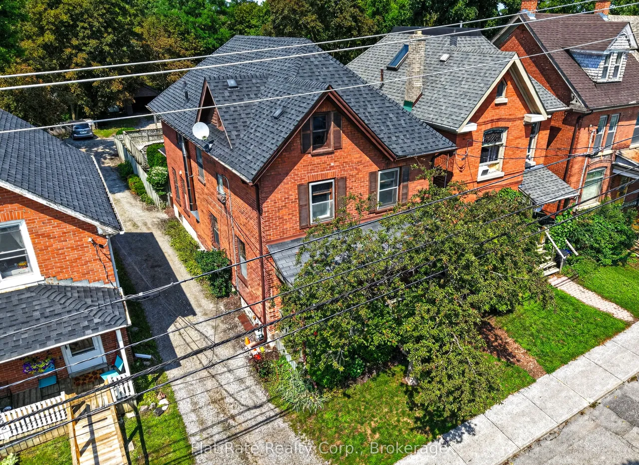 220 LONDON Street — photo 3