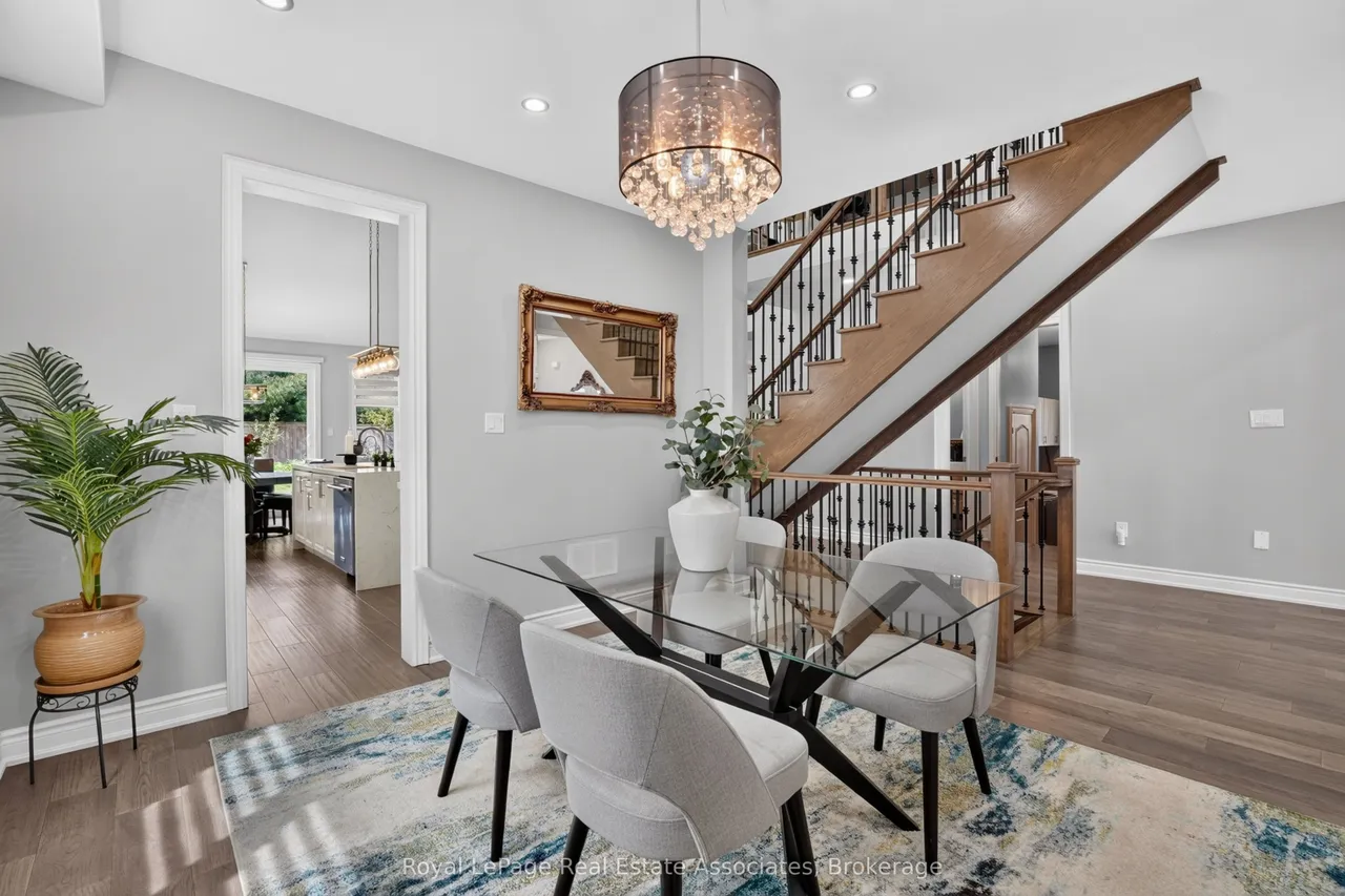 48 HARPIN Way E — photo 3