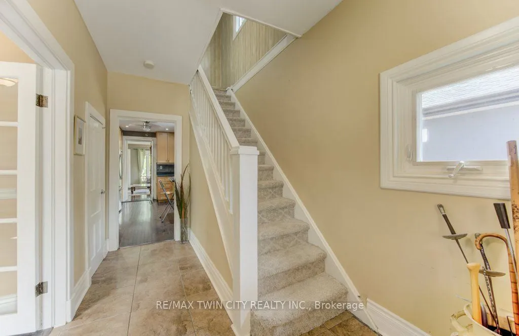 271 London Road W — photo 3