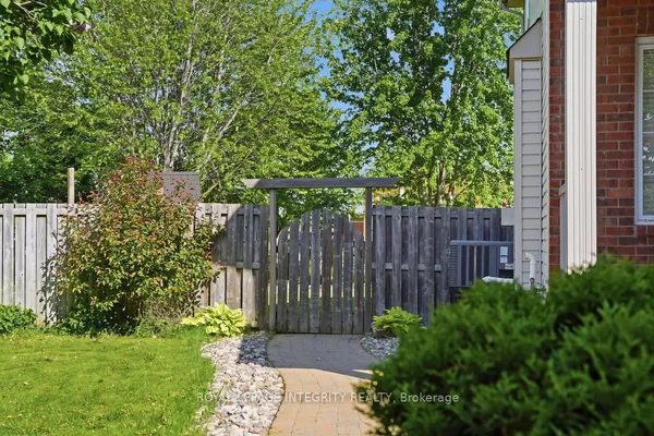 1067 Rocky Harbour Crescent — photo 2