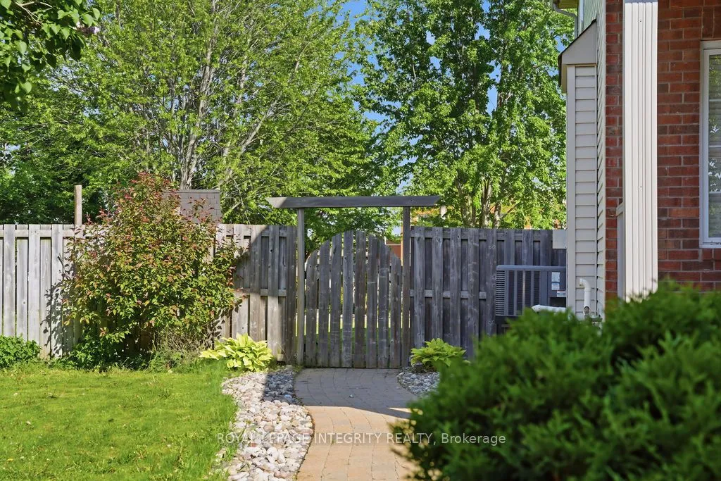 1067 Rocky Harbour Crescent — photo 2