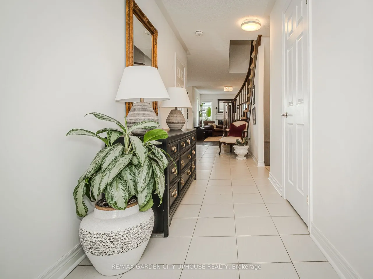 54 Keith Crescent — photo 3
