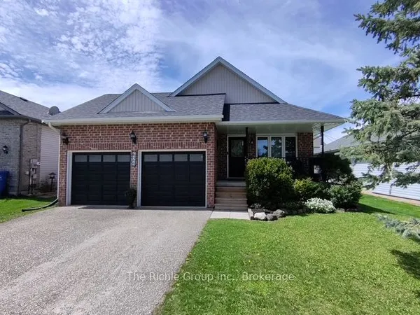 624 Cedar Street W