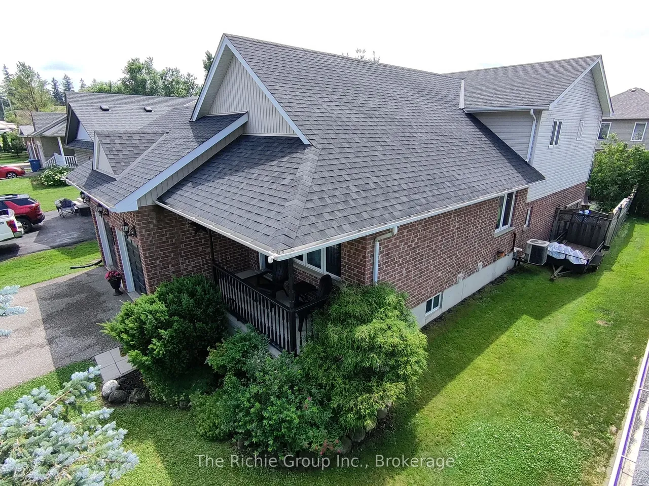624 Cedar Street W — photo 3