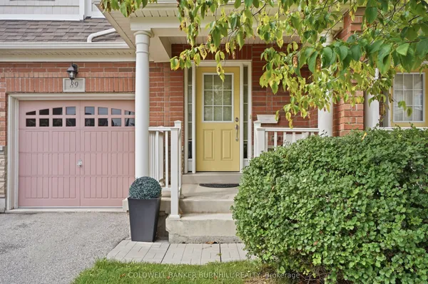 1035 VICTORIA Road S — photo 2