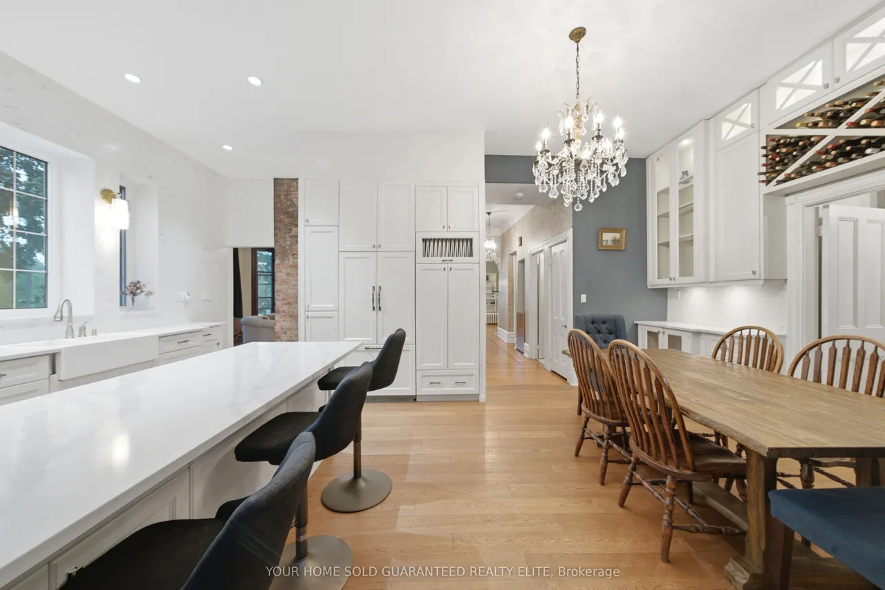 347 Queen Street S — photo 2