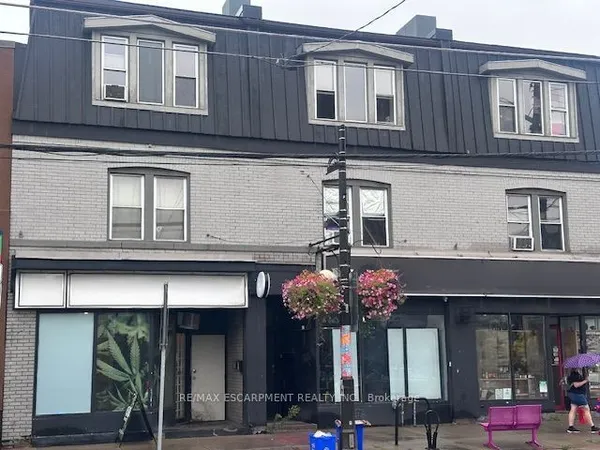 182 Ottawa Street N — photo 2