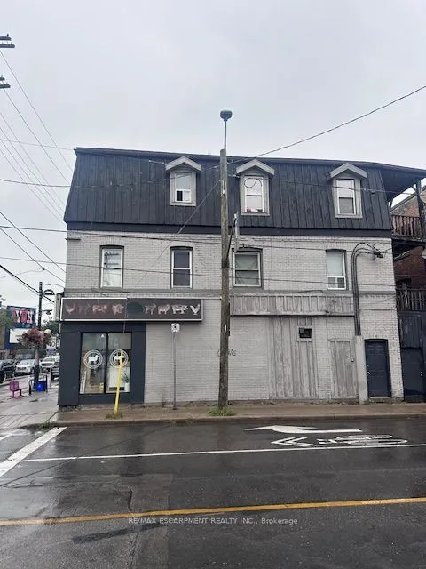 182 Ottawa Street N — photo 3