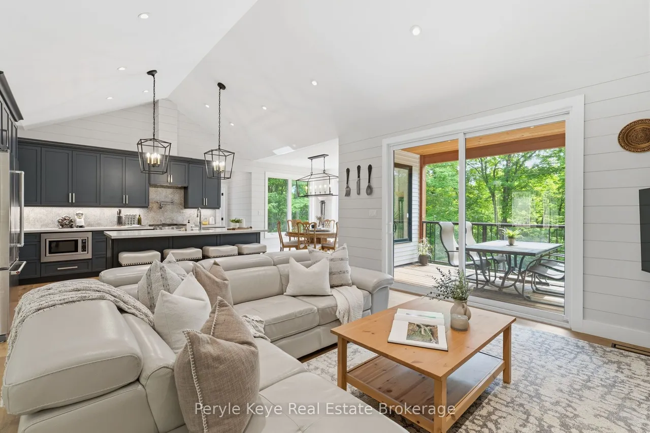 1140 Walker's Glenn Crescent — photo 2