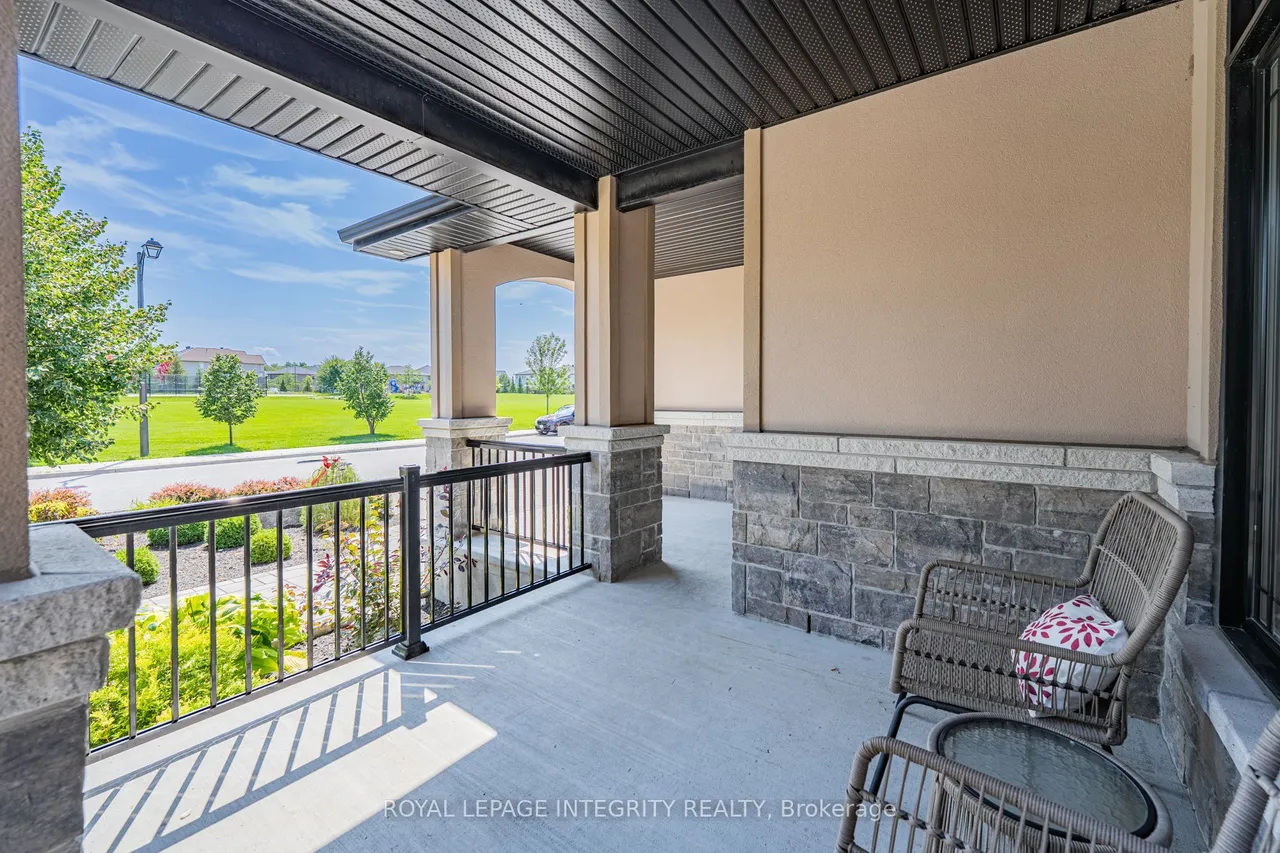 176 ESCARPMENT Crescent — photo 3