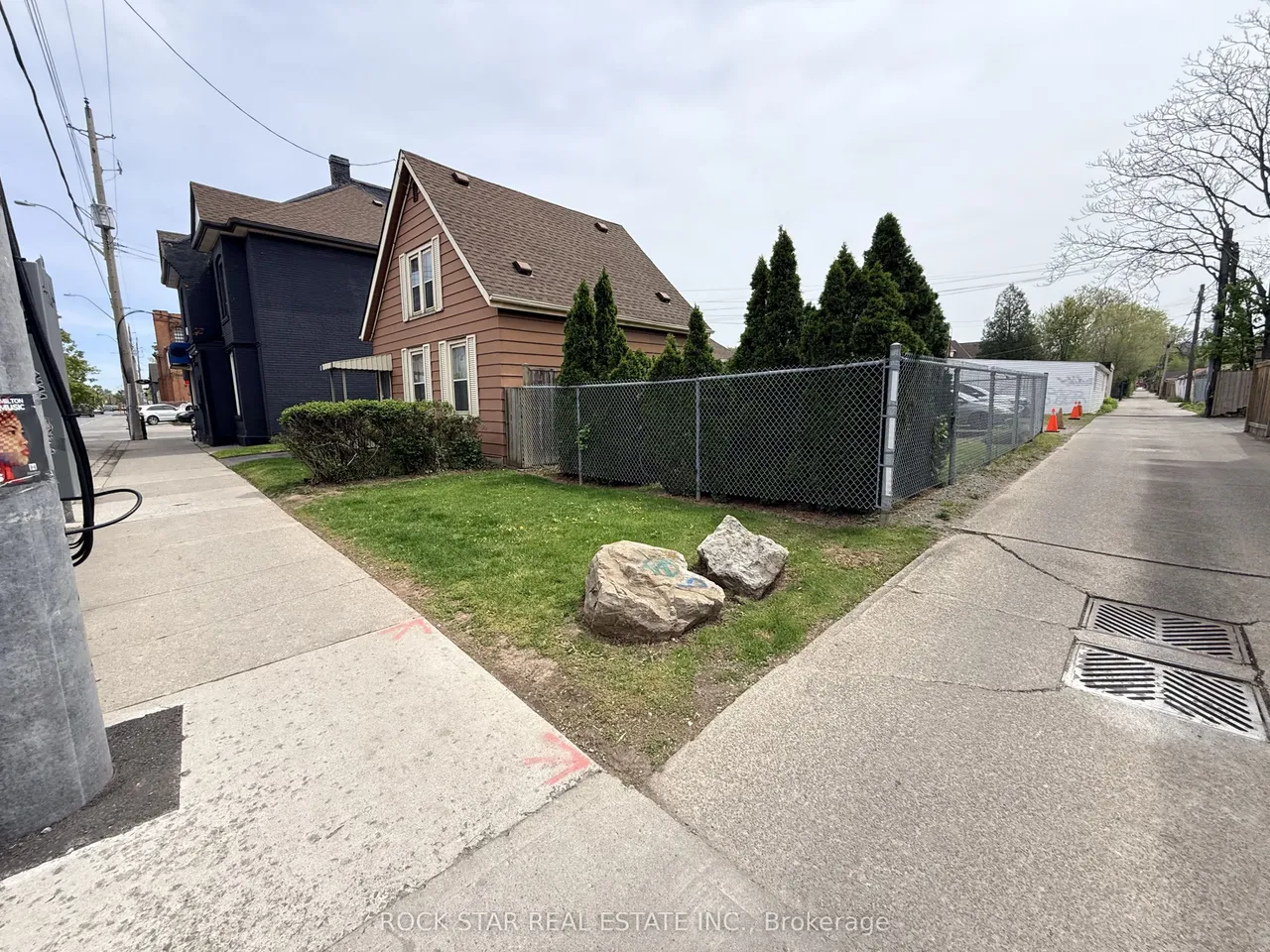 356 Barton Street E — photo 3
