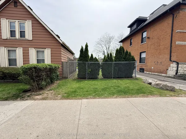 356 Barton Street E — photo 2