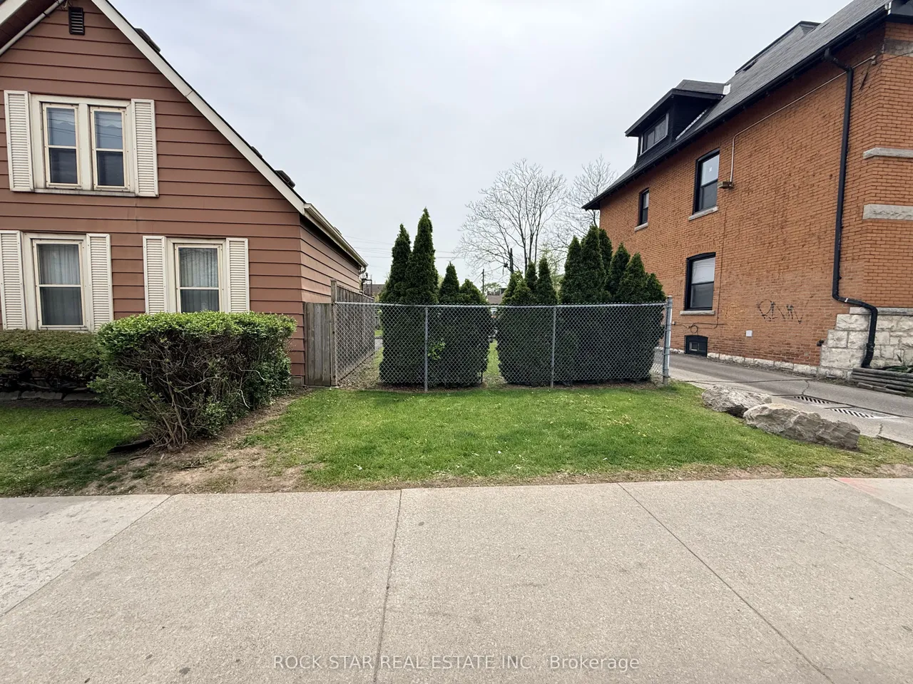 356 Barton Street E — photo 2