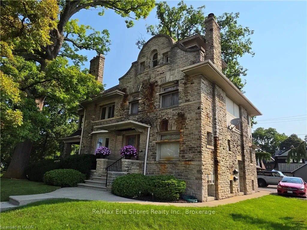 71 Norfolk Street N