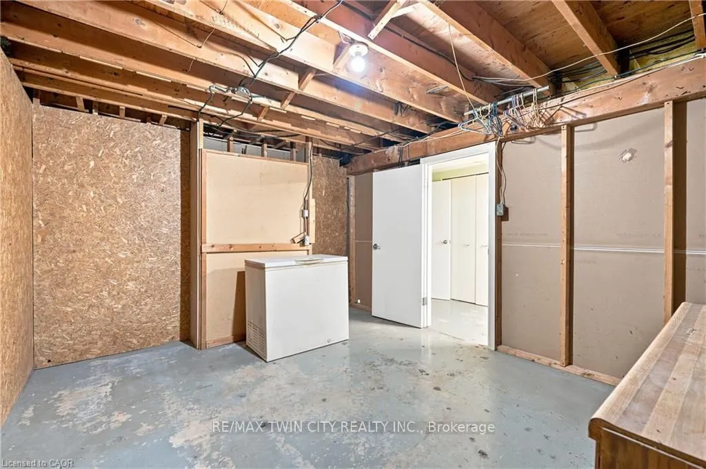 18 Ralgreen Crescent — photo 36