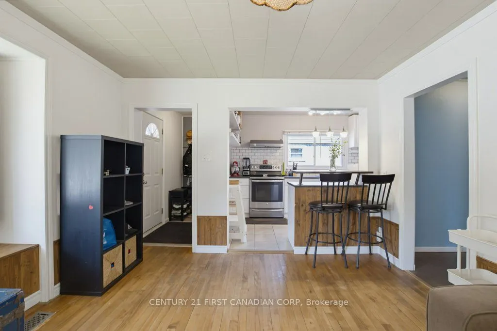 3 Parkside Drive — photo 2