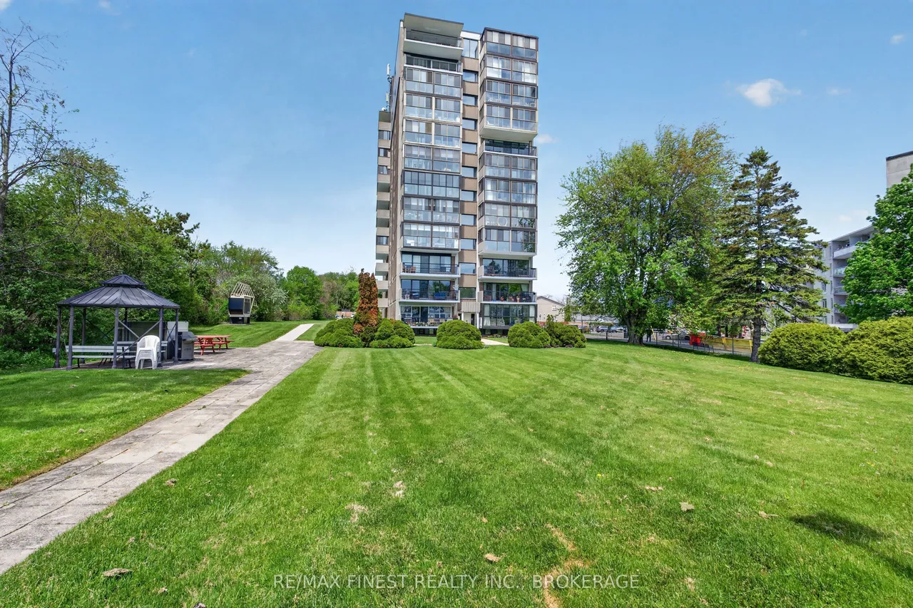 2 Mowat Avenue — photo 2