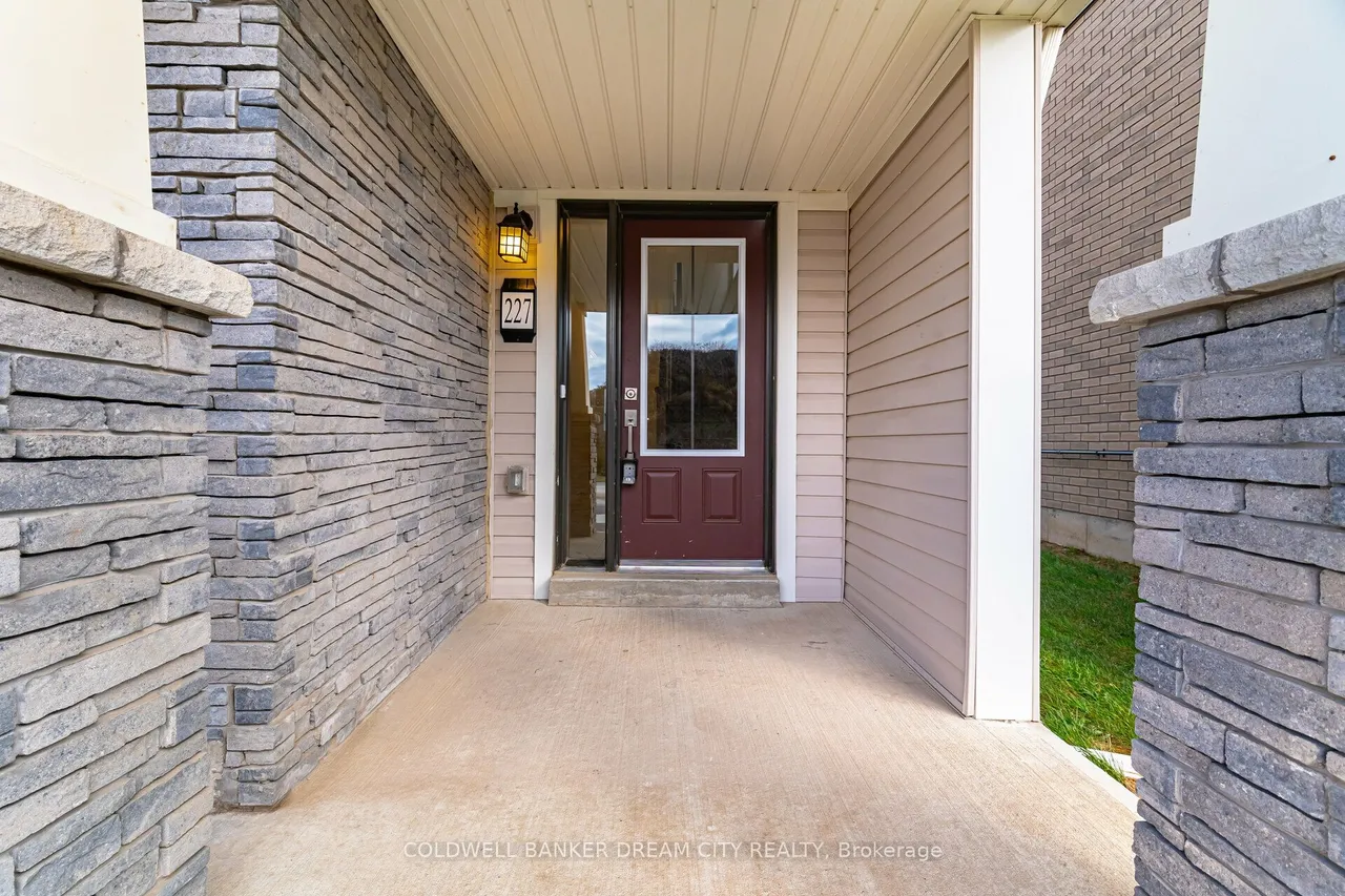 227 Gillespie Drive — photo 2