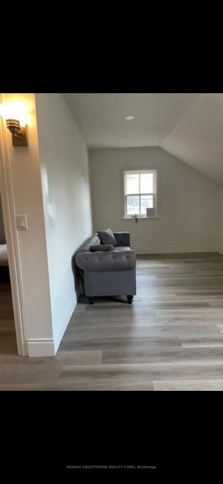 70 Wellington Street S — photo 8