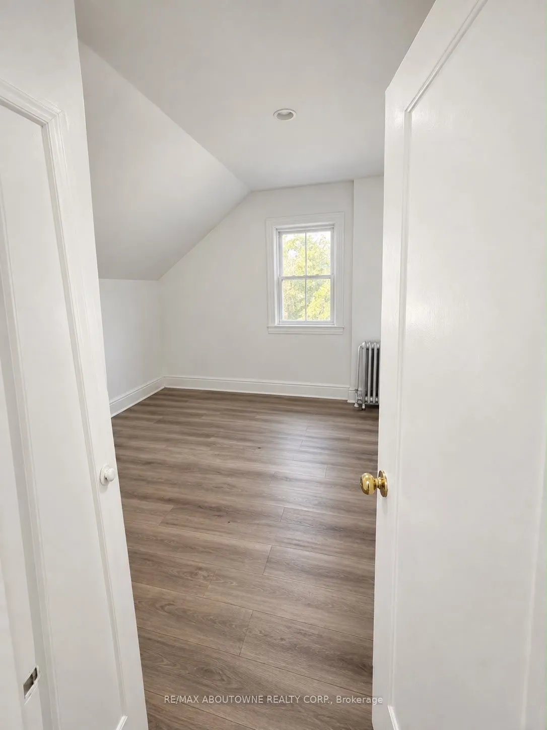 70 Wellington Street S — photo 10