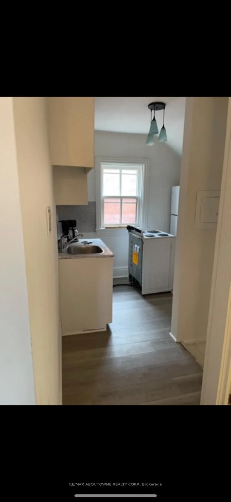 70 Wellington Street S — photo 3
