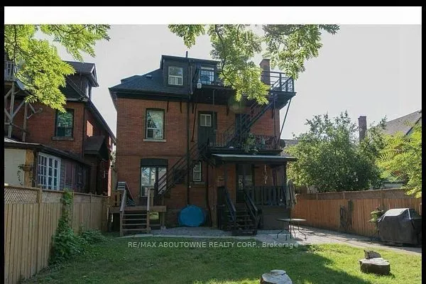 66 Wellington Street S — photo 2