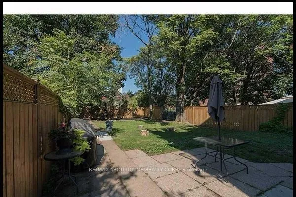 66 Wellington Street S — photo 3