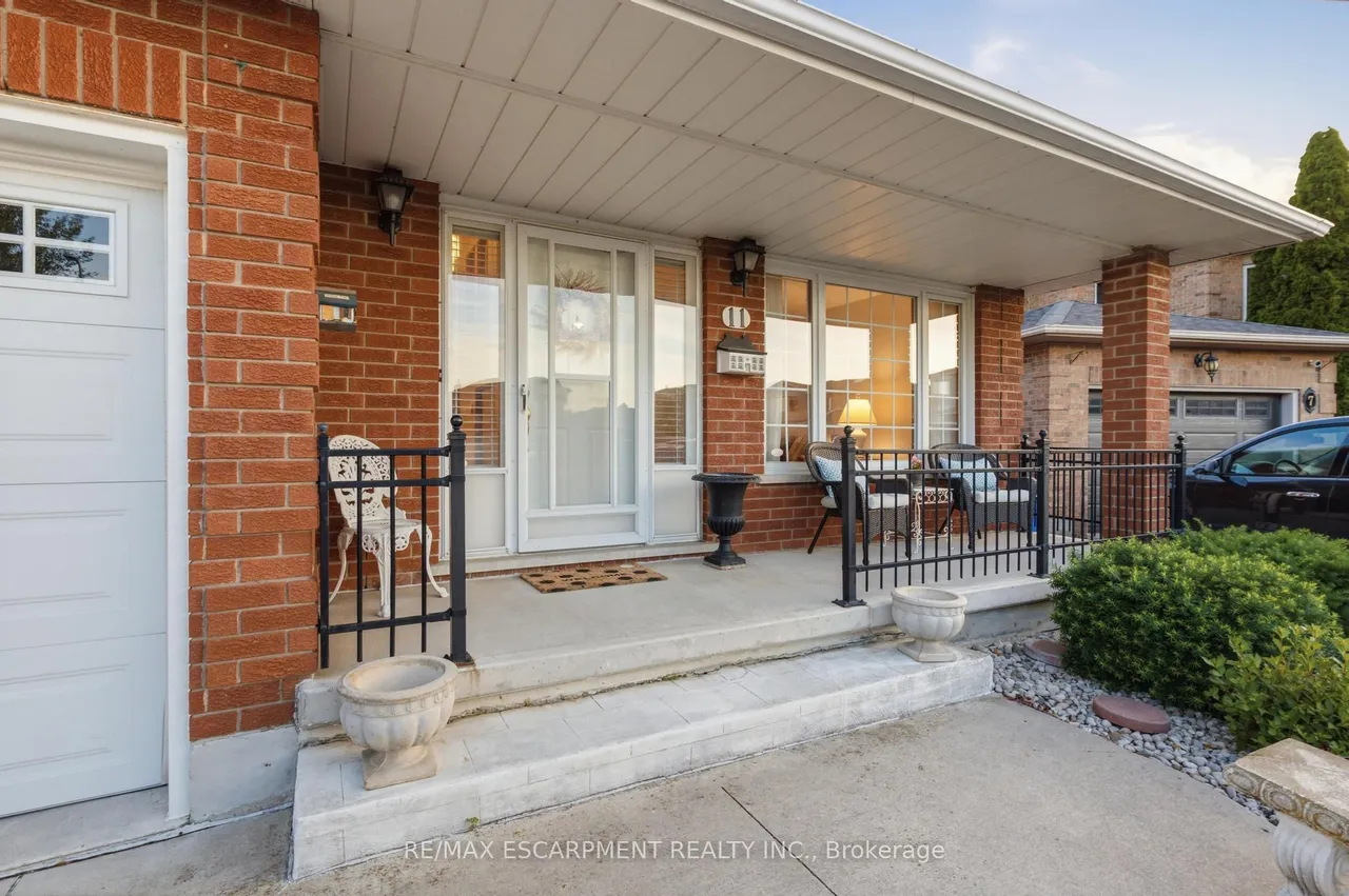 11 Gabriele Court — photo 2