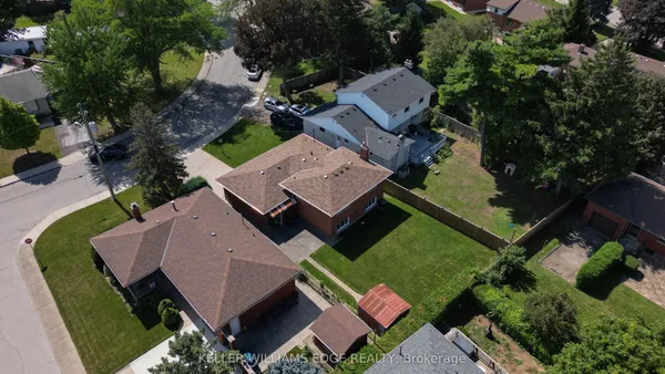 225 Nugent Drive — photo 2
