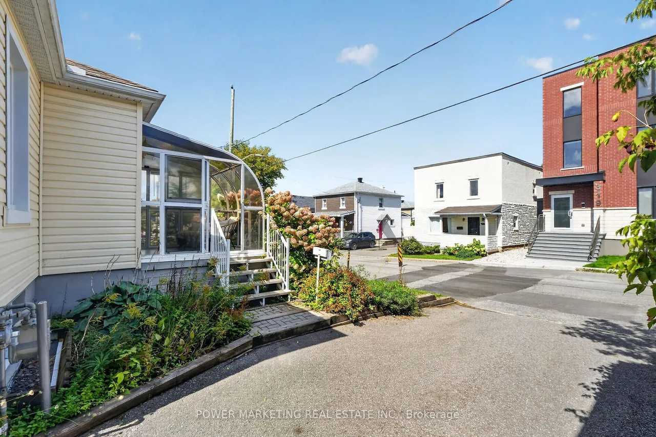 318 Shakespeare Street — photo 3