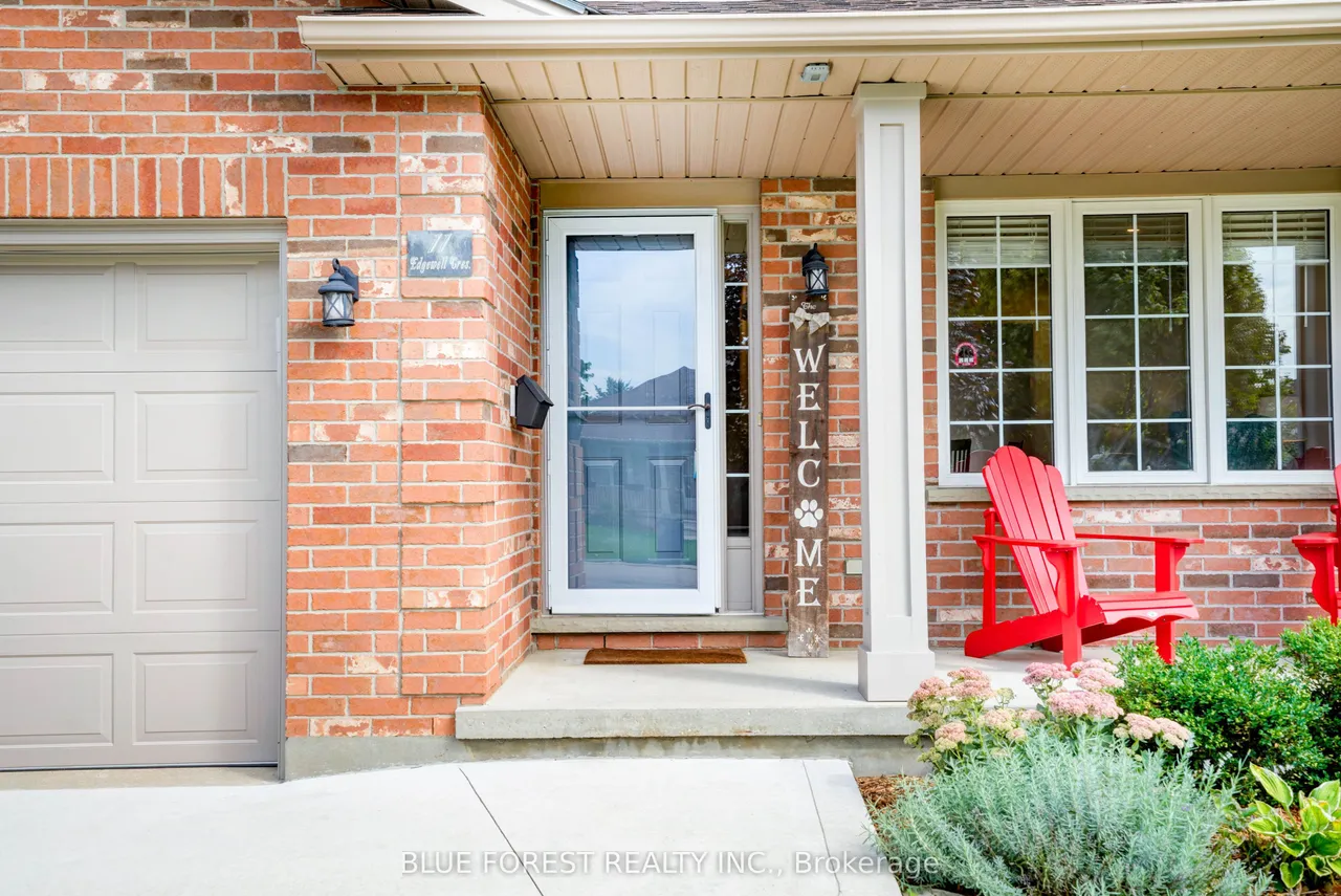 11 Edgewell Crescent — photo 3