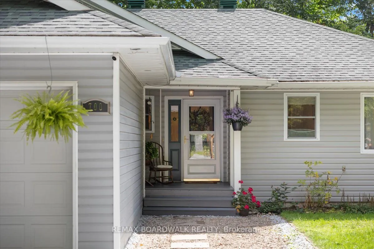 700 Strawberry Lane — photo 3