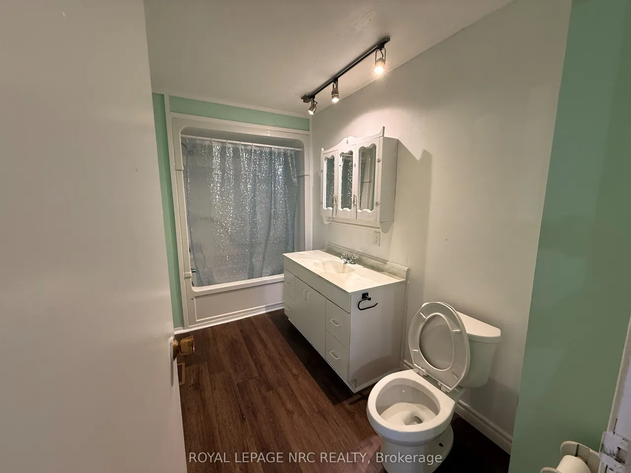 8200 WOODBINE Street — photo 9