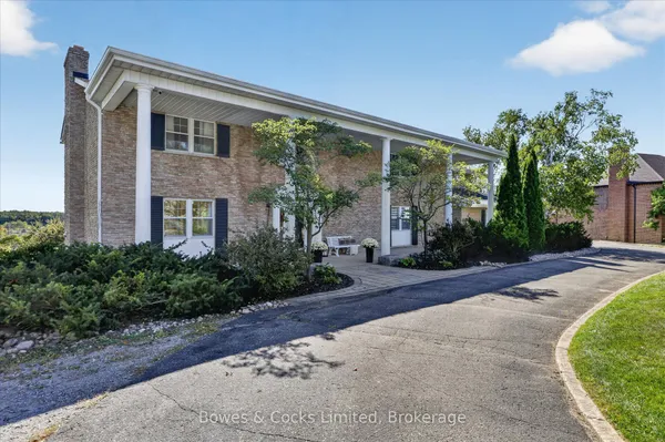 1562 Champlain Drive — photo 2