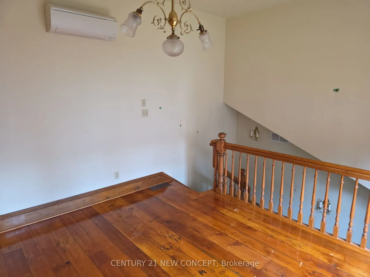 123 Jackson Street W — photo 32