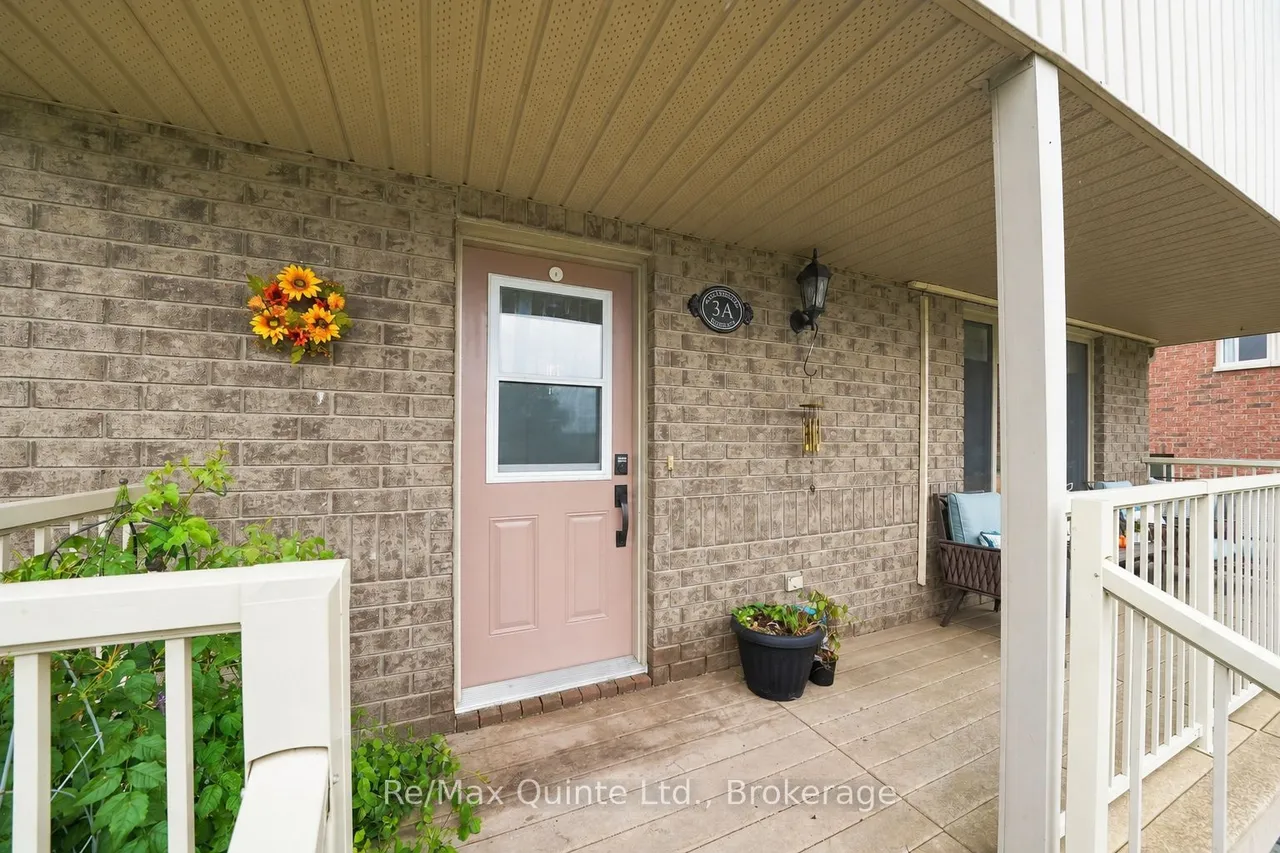 37 Lakebreeze Court — photo 3