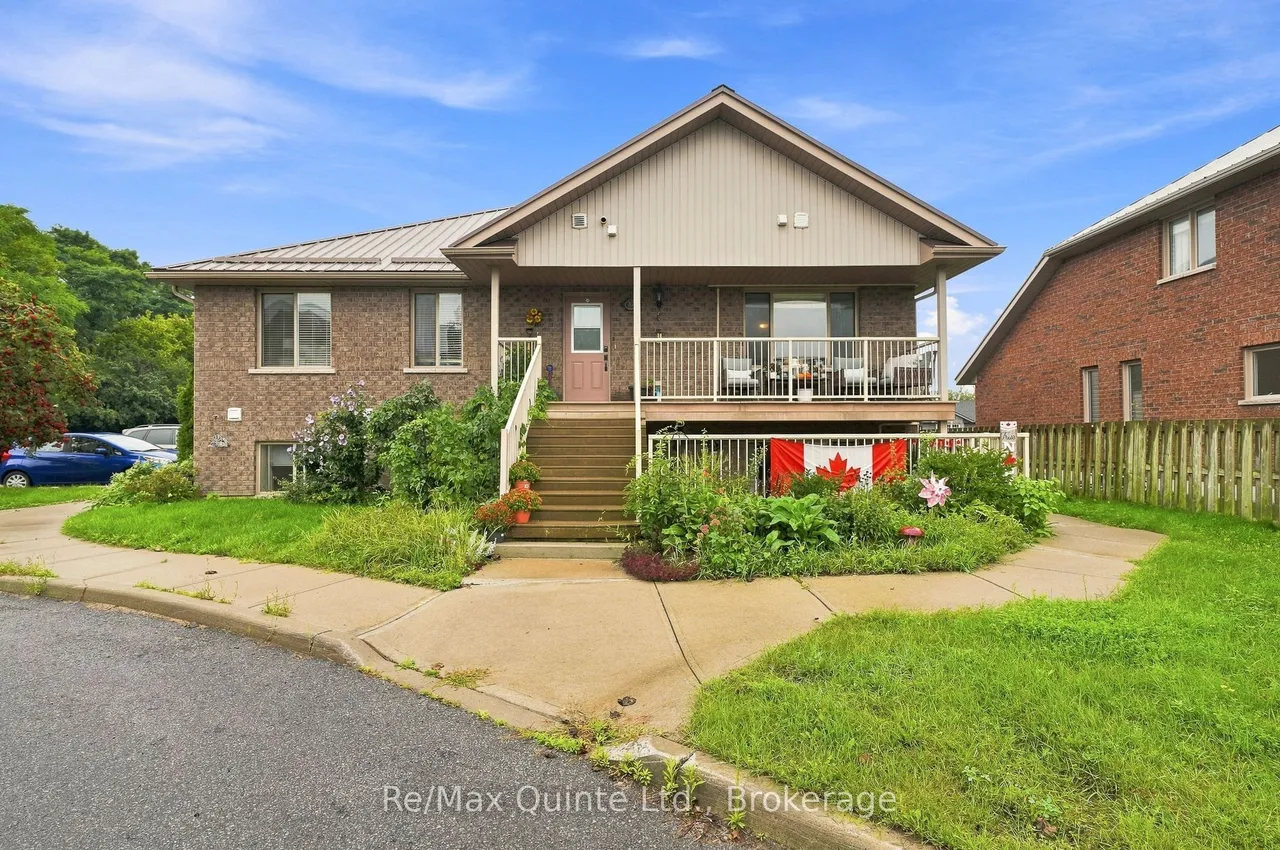 37 Lakebreeze Court