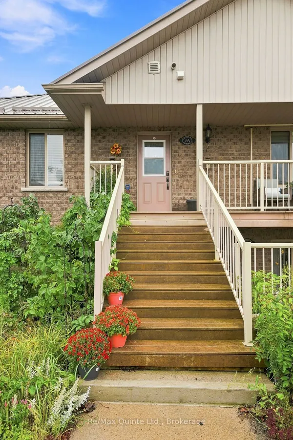 37 Lakebreeze Court — photo 2