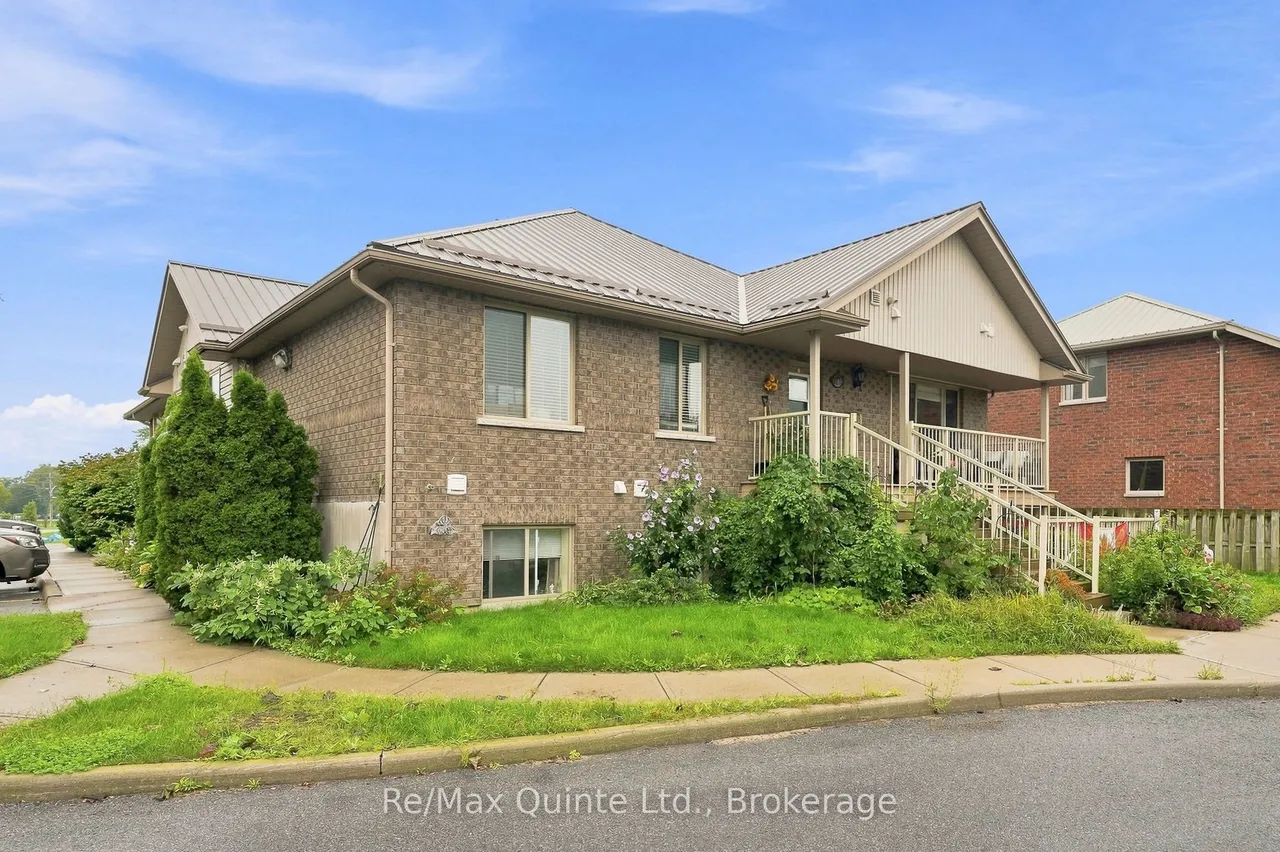 37 Lakebreeze Court — photo 24