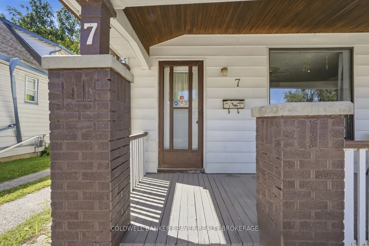 7 Adelaide Street S — photo 3