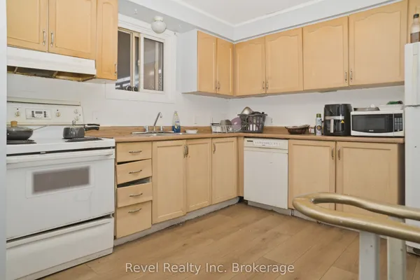 5 Southview Crescent — photo 2