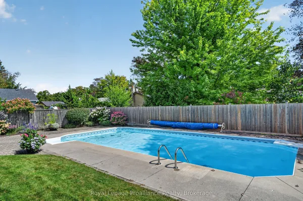 1296 Hudson Street — photo 2