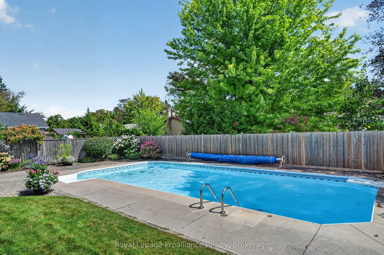 1296 Hudson Street — photo 2
