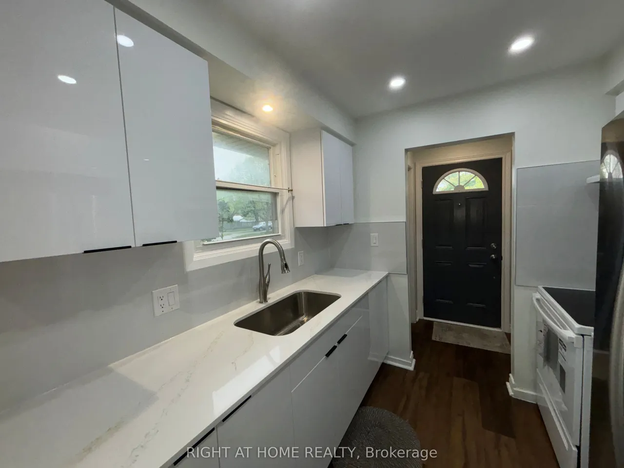 8158 PADDOCK TRAIL Drive — photo 3