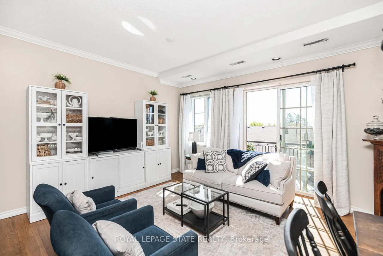 262 Dundas Street E — photo 2