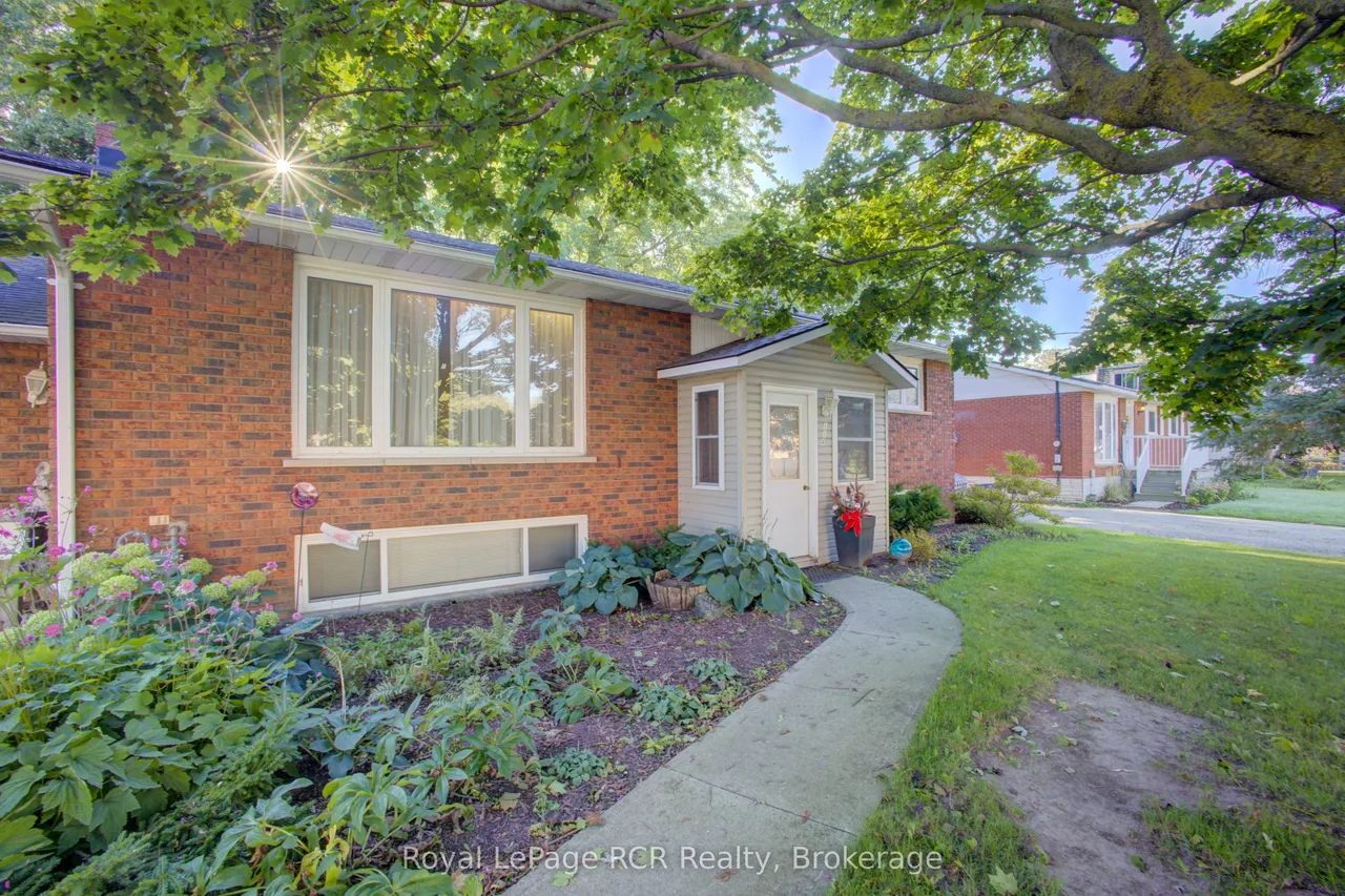 114 Preston Street S — photo 3